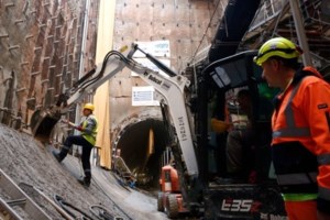 Ο "πιλότος" του μετροπόντικα αποκαλύπτει πώς είναι να εργάζεσαι 40 μέτρα κάτω από την γη - Στη νέα γραμμή 4