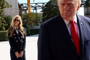 Κέιτι Ζακαράια: Ο Τραμπ την απέλυσε μπροστά σε δημοσιογράφους - Το παρασκήνιο και τα λάθη που την "έκαψαν"