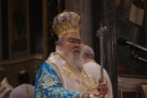 Αρνητές νέων ταυτοτήτων: Κοιμούνται στα αυτοκίνητά τους έξω από τα τμήματα για να εκδόσουν τις παλιές