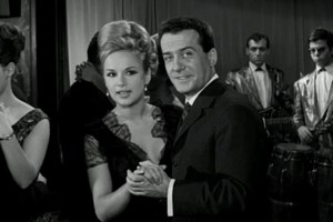 Αλίκη Βουγιουκλάκη: Η σπάνια φωτογραφία με νυφικό στην πασαρέλα ως μοντέλο - εικόνα 4