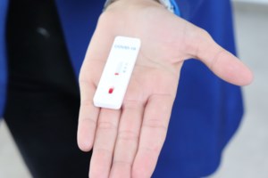 Κορονοϊός: "Ηλικιωμένη μου ζήτησε να την πάω στο νοσοκομείο που είναι ο άντρας της" - Συγκλονίζουν οι διασώστες του ΕΚΑΒ [Βίντεο]