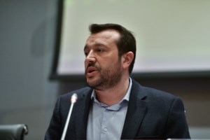 Πρόταση μομφής από τον Τσίπρα με το βλέμμα στον Ανδρουλάκη, τα γκάλοπ και τα εσωκομματικά "μαχαιρώματα" - εικόνα 3