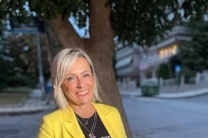 Σούζυ Καζαντζίδου: Σε  βαρύ κλίμα ο τελευταίος αποχαιρετισμός - Τραγικές φιγούρες η κόρη και η μητέρα της - εικόνα 2