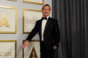 Μπραντ Πιτ: Φόρεσε τη φούστα του και πήγε στην πρεμιέρα της τελευταίας του ταινίας - Κομψός, χαριτωμένος και πάντα σέξι - εικόνα 4