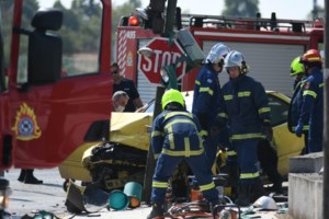 Έσβησε η φωτιά στο βυτιοφόρο - Κλειστή παραμένει η Αθηνών - Κορίνθου