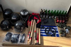 Ζωγράφου: Χειροπέδες σε δύο νεαρούς που είχαν ρημάξει τα καταστήματα της περιοχής υπό την απειλή μαχαιριού - εικόνα 2