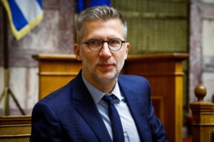 Και ο Αλέξης Πατέλης ζητά τη διαγραφή Αρβανίτη - Για τις δηλώσεις περί γκέι [βίντεο]