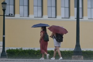 Ισχυρή καταιγίδα στην Αττική: Σε ποιες περιοχές θα βρέχει τις επόμενες ώρες [Εικόνες]