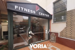 "Αθάνατος": Με χειροκροτήματα το τελευταίο "Αντίο" στον Αλέξανδρο Νικολαϊδη - Τραγικές φιγούρες τα μέλη της οικογένειας [Εικόνες, βίντεο] - εικόνα 14