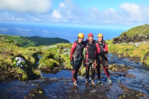 Ιταλία: Γκάφα του υπ. τουρισμού με το σποτ που δείχνει... Σλοβενία - Φόρεσαν μίνι φούστα στην "Αφροδίτη" που τρώει πίτσα - εικόνα 2