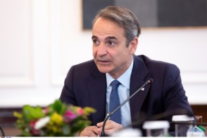 Ο Μητσοτάκης, η αναθεώρηση του Συντάγματος και γιατί θέλει να "στριμώξει" τον Ανδρουλάκη