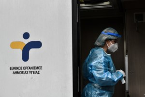 Κορονοϊός: Στο "κόκκινο" πάλι η Αττική με 783 νέα κρούσματα - Τριψήφιος αριθμός σε Θεσσαλονίκη και Αχαΐα