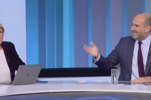 ΣΥΡΙΖΑ για τις επιθέσεις Μαρκόπουλου - Μαρινάκη σε βάρος δημοσιογράφων: "Θεσμικός κατήφορος της κυβέρνησης"