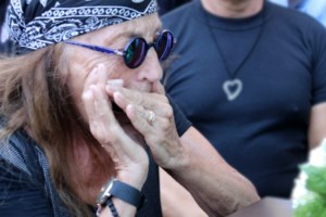 Άννα Φλωρινιώτη: "Ενιωσα τον πατέρα μου, ένιωσα ένα άσπρο πράγμα να με σπρώχνει", λέει με δάκρυα στα μάτια