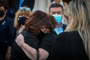 "Έχω συγχωρήσει τους δολοφόνους": "Λύγισαν" Ιορδάνης Χασαπόπουλος και Ανθή Βούλγαρη με τα λόγια της χήρας Καραϊβάζ