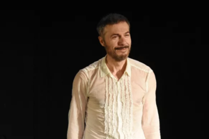 Κώστας Νικούλι: Ο Πετρής από τον "Σασμό" - "Πηγαίναμε με τους γονείς μου στο Αλλοδαπών στις 5 το πρωί"