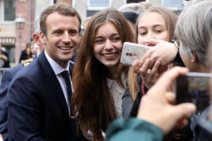 Θρίλερ οι γαλλικές προεδρικές εκλογές: Εκλεισε η ψαλίδα μεταξύ Μακρόν και Λεπέν - Στο 1% η διαφορά για τον ά γύρο - εικόνα 2