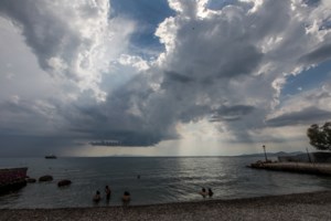 Καιρός: Βροχές από το μεσημέρι στην Αττική - Πέφτει η θερμοκρασία σε όλη τη χώρα
