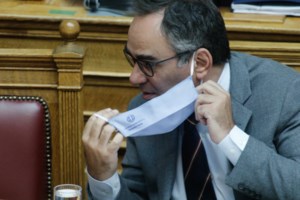 Σχολεία: Σταματά η παραγωγή μασκών για τους μαθητές με απόφαση της ΚΕΔΕ