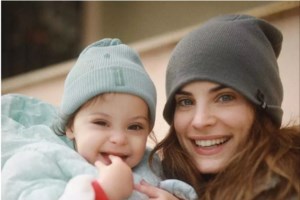 Χριστίνα Μπόμπα: Κάνει pole dancing με ολόσωμο μαύρο κορμάκι μαζί με τις φίλες της - εικόνα 9