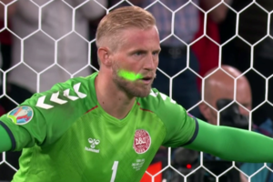 Στην αντεπίθεση οι Άγγλοι μετά την κατακραυγή για το πέναλτι: Γιατί λένε ότι το γκολ της Δανίας δεν έπρεπε να μετρήσει - εικόνα 2