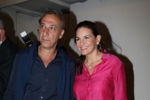 Όλγα Κεφαλογιάννη: Υποδέχτηκε το φθινόπωρο με λευκά sneakers στο Ηρώδειο - Ο ανατρεπτικός συνδυασμός