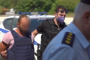 Άρτα: Στα δικαστήρια για να απολογηθεί ο 29χρονος που σκότωσε τον πεθερό του- Χωρίς τον Αλέξη Κούγια [Βίντεο]