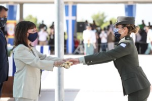 Γέμισε παιδικές φωνές ο κήπος του Προεδρικού Μεγάρου - Συγκινημένη η Κατερίνα Σακελλαροπούλου [Εικόνες]