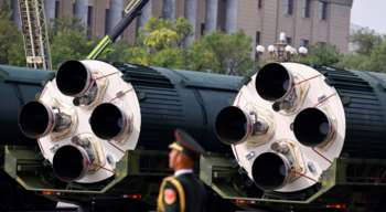 Bloomberg: Η Ευρώπη προετοιμάζει κρυφά το δικό της πυρηνικό οπλοστάσιο, χωρίς τις ΗΠΑ