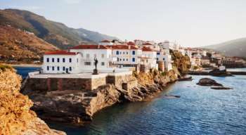 Ενα αρχοντικό νησί στην κορυφή των ιδανικών προορισμών που βρίσκονται κοντά στην Αθήνα