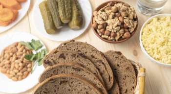 Ξεκινά σήμερα η νηστεία των Χριστουγέννων: Τι τρώμε και τι δεν τρώμε τη &quot;μικρή Σαρακοστή&quot;