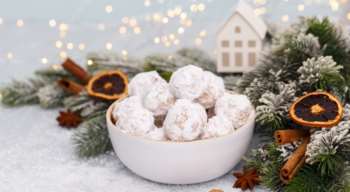 Τα 8 μυστικά για τέλειους κουραμπιέδες - Πώς θα σας πετύχει το αγαπημένο χριστουγεννιάτικο γλυκό