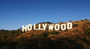 Economist: Η κόντρα Netflix- Paramount μας αφορά όλους- Θα βλέπουμε κινηματογράφο στις αίθουσες ή σπίτι σε streaming;