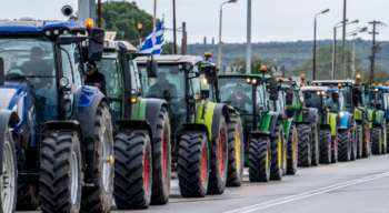 Αγροτικά μπλόκα: Μάχη με τον χρόνο δίνει η κυβέρνηση - Τέλος Δεκεμβρίου οι πληρωμές