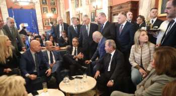 Μητσοτάκης σε βουλευτές ΝΔ: Μετά το Πάσχα του 2027 οι εκλογές – Το θέμα είναι ποιος θα &quot;σουβλιστεί&quot;