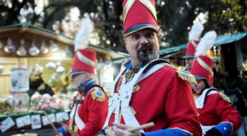 Χριστούγεννα στην Αθήνα: Christmas market, Santa run, συναυλίες, παραστάσεις, δράσεις για όλη την οικογένεια