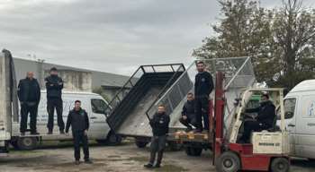 &quot;Σύγχρονοι παλιατζήδες&quot;: Οι νέοι που αδειάζουν σπίτια από άχρηστα αντικείμενα με ένα μόνο &quot;κλικ&quot; [εικόνες]