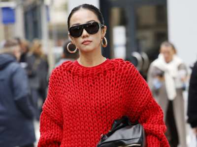 Κόκκινο πουλόβερ: 14 λουκ που θα σε πείσουν να το προσθέσεις στην γκαρνταρόμπα σου