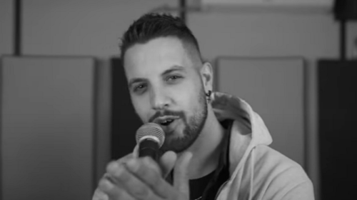 Γνωστό λαϊκό άσμα ακούγεται όταν παίρνει κάποιος τηλέφωνο τον Μάνο Δασκαλάκη- Είναι δυνατόν; αναρωτιέται ο Λιάγκας