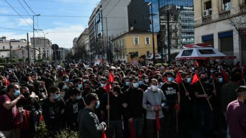 Κορονο-συνωστισμός στο Πανεκπαιδευτικό συλλαλητήριο: Κλειστοί οι δρόμοι στο κέντρο της Αθήνας