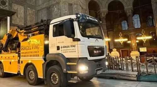 Αδιανόητες εικόνες στην Αγία Σοφία:  Εργασίες με βαριά φορτηγά μέσα στο ναό - Αντιδράσεις και φόβοι για φθορές
