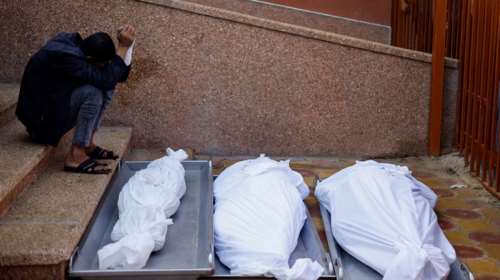 &quot;Σε τι έφταιξαν για να τους αξίζει κάτι τέτοιο;&quot; - Γιατρός βλέπει τα δυο αγόρια του στους νεκρούς από τους βομβαρδισμούς στη Γάζα