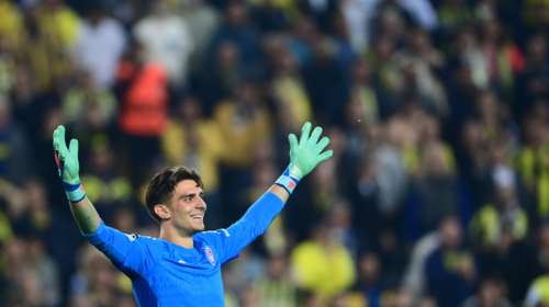 Ολυμπιακός: &quot;Τρελαμένος &quot; οπαδός της Φενέρ σπάει το σαλόνι του όταν ο Τζολάκης αποκρούει το πέναλτι του Μπονούτσι