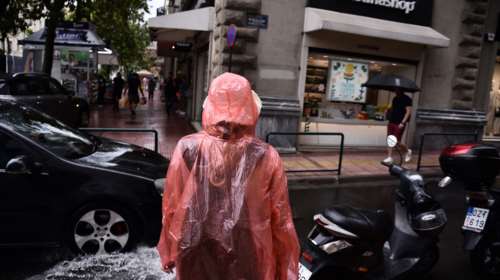 Σφοδροί νοτιάδες, βροχές και υψηλές θερμοκρασίες την Πέμπτη - Επιδείνωση σε όλη τη χώρα από την Παρασκευή [Βίντεο]