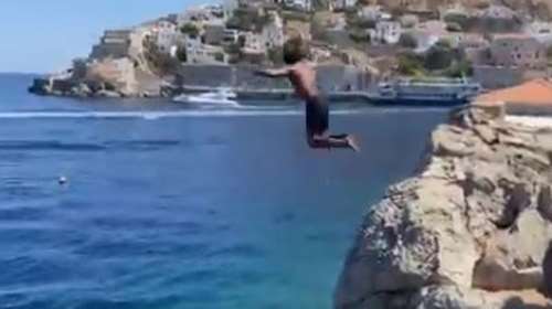 Οι βουτιές των Κολεγιόπαιδων του Πιτίνο, στις Σπέτσες [βίντεο]