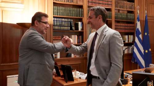 Τηλεφωνική επικοινωνία Μητσοτάκη με τον Έλληνα CEO της Pfizer - Τα συγχαρητήρια στον Άλμπερτ Μπουρλά