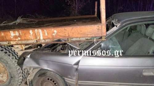 Αλίαρτος: ΙΧ συγκρούστηκε με τρακτέρ - Ενας τραυματίας [εικόνες - βίντεο]