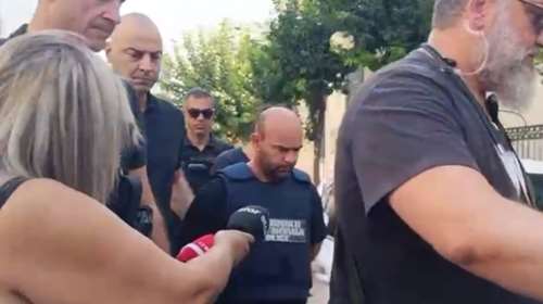 Βόλος: Με κατεβασμένο κεφάλι στον ανακριτή ο 40χρονος γυναικοκτόνος - Δεν απάντησε σε καμία ερώτηση, μπήκε από την πίσω πόρτα