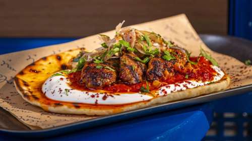 Λένε πως αυτό είναι το πιο μερακλίδικο μαγαζί της Αθήνας: Για κεμπάπ, μπαμπαγκανούς και κοντοσουβλάκι στο Γκάζι