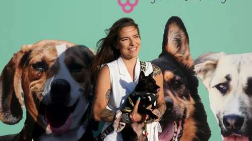 Εριέττα Κούρκουλου: Ποζάρει με μαγιό σε προχωρημένη εγκυμοσύνη